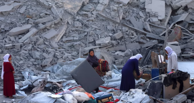 Israeli Airstrikes in Gaza Kill Over 100