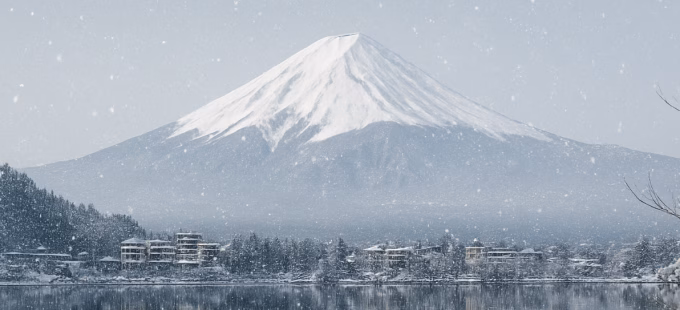 Mount Fuji snowfall 2025
