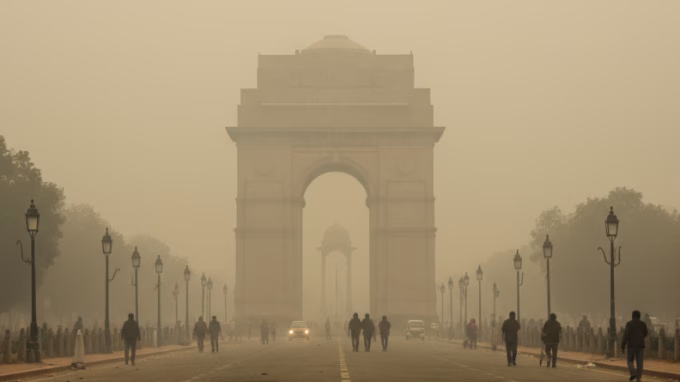 Delhi Air Pollution Worst in Years, India Gate Lost in Smog