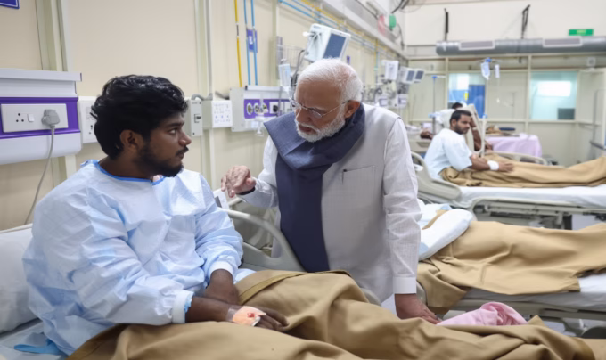 Modi Assures Strict Action After Meeting Injured in Delhi Blast at LNJP Hospital