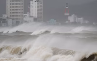 Deadly Typhoon Kalmaegi Ravages Philippines, Now Approaching Vietnam