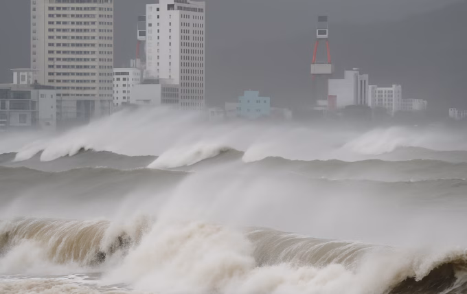 Deadly Typhoon Kalmaegi Ravages Philippines, Now Approaching Vietnam
