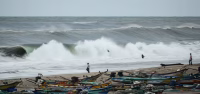 IMD Red Alert as Ditwah Hits TN Coast: Heavy Rains, Gusts to 80 km/h Continue