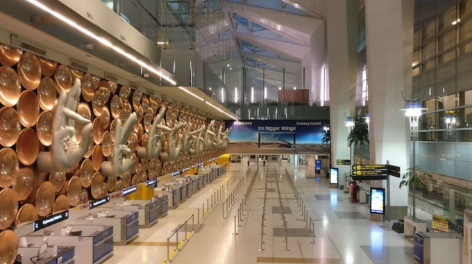 Delhi IGI Alert: 97 Cancellations from 1300 Flights, Flightradar24 Live Updates!