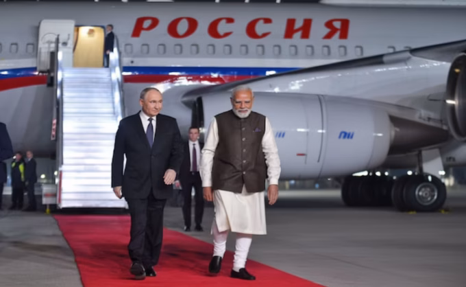 Why Putin's India Flight Broke FlightRadar24 Records During Defense Talks?