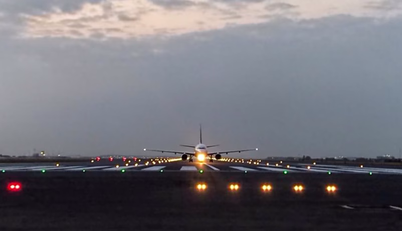 Delhi Airport Fog Chaos: 27 Flights Cancelled, IndiGo Axes 59 Domestic Routes!