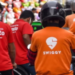 New Year Goldmine for Riders: Zomato Waives Penalties, Swiggy Offers ₹2K/Hour
