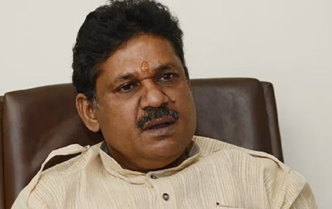 Kirti Azad vaping, Lok Sabha e-cigarette
