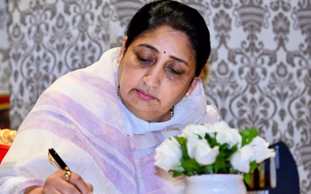 Sunetra Pawar meets Devendra Fadnavis, CBI probe demand Ajit Pawar plane crash