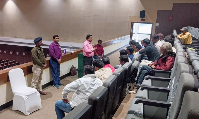 Vote counting training given to candidates and representatives.