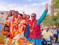 Newly elected councilor Urmila Mandal took out a victory procession with her supporters.