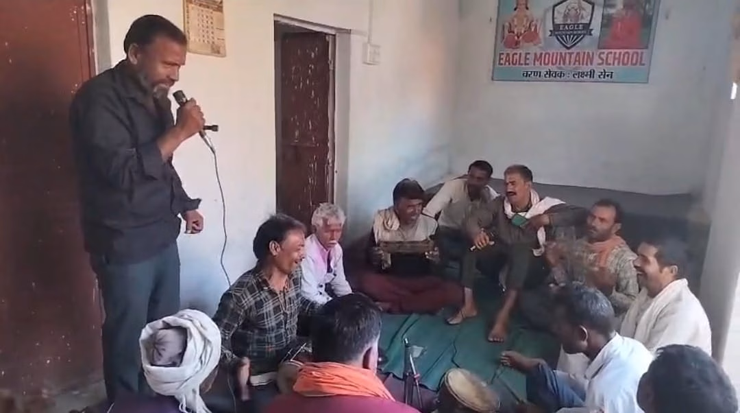 Traditional popular Phag singing of Bundelkhand in Rangpanchami.