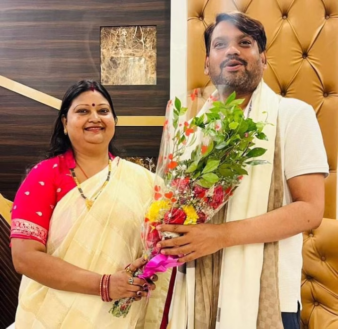 State President of LJP Mahila Cell Asha Rai had a courtesy meeting with Mayor Sanjeev Singh.