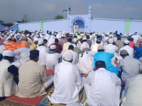 Eid celebrated with great pomp in Mohlidih, after Namaz people hugged and congratulated each other.