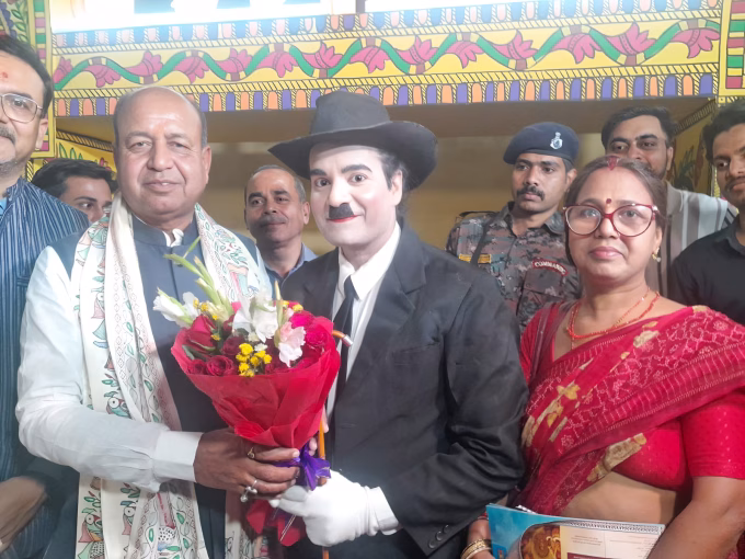 Minister of Art, Culture and Youth Department of Bihar honored Charlie Chaplin II Rajan Kumar.
