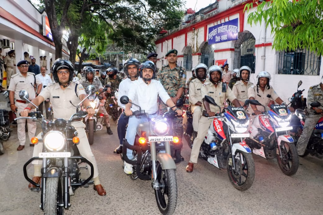 Flag march took place under the leadership of Deputy Commissioner and SSP.