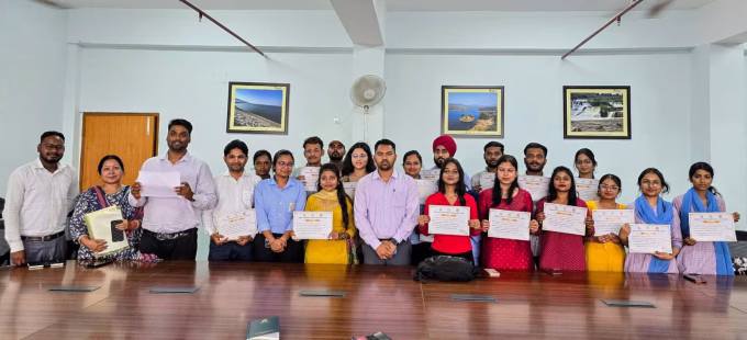 The Deputy Development Commissioner honored the winners of the competition organized in Happy Street.