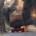 Fire broke out in a truck loaded with bauxite on Ranchi-Purulia road, a major accident averted.