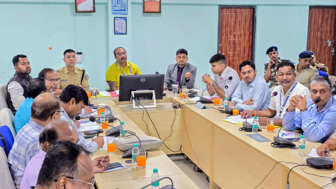 A meeting was held between the district administration and DVC to resolve various issues.