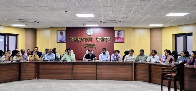 Meeting with all the private schools of the district under the chairmanship of the Deputy Commissioner.