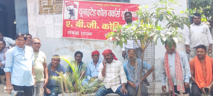 Coal workers sat on strike for ABG colliery quarters.