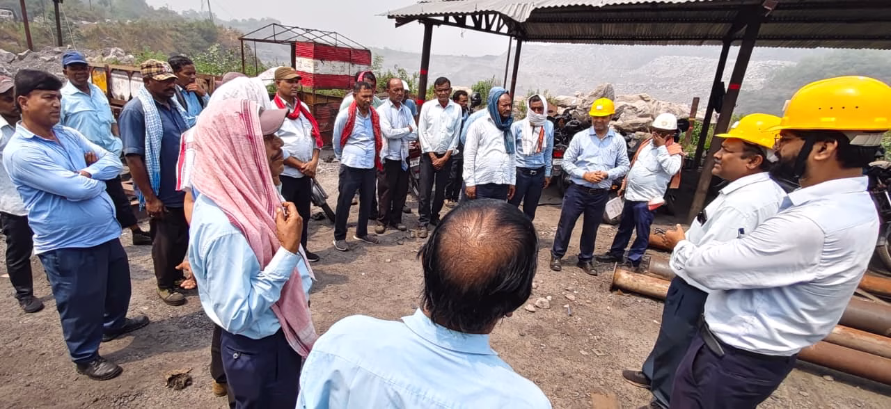 BCCL employee's strike ends after talks in premature retirement case.