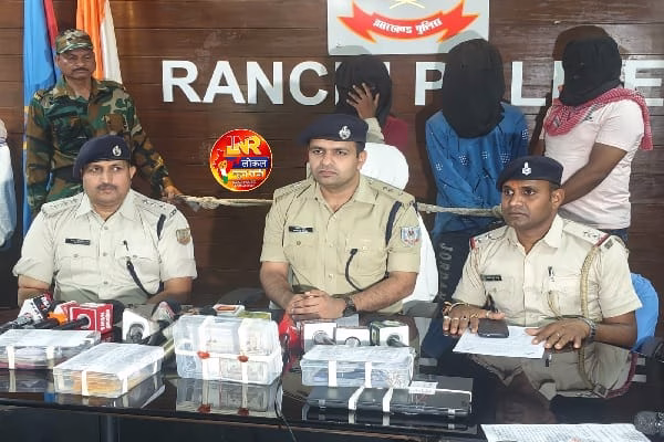 4 arrested including jewelery shop operator in theft incident.
