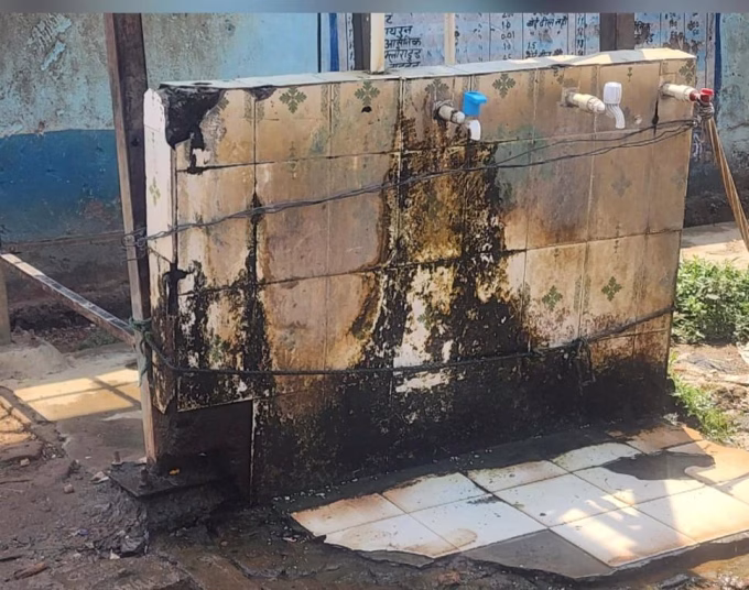 Water tower of death in “Upgraded Urdu Middle School”, lives of children and villagers in danger.