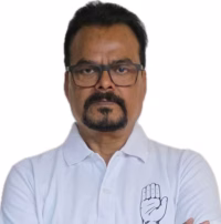 Congressmen congratulated Congress leader Ashok Kumar Singh on being made the state general secretary.