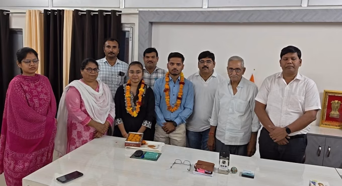 The college honored the students who brought glory to the district in the assembly.