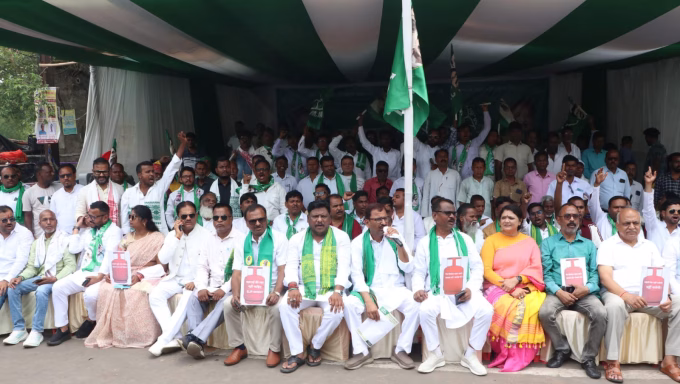 One day protest by JMM.