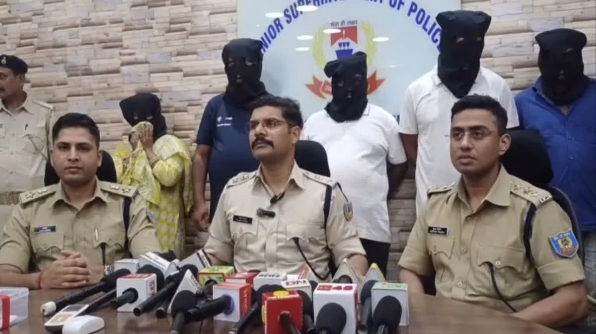 Organized drugs network busted, police arrested 5 people including a couple.