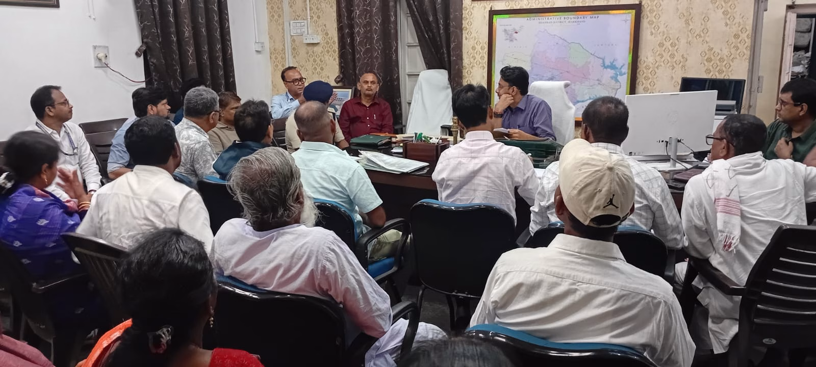 SDM held talks with DVC and Sangram Committee regarding the solar project being set up in Panchet.