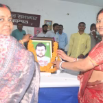 The photograph of martyr Shakti Nath Mahato was installed in the Baghmara block auditorium.