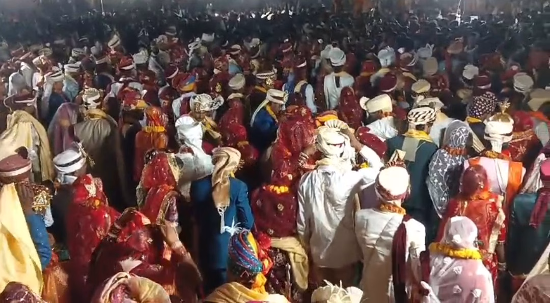 Free marriage conference of 211 couples concluded at Gadarwada Dham, a crowd of lakhs gathered.