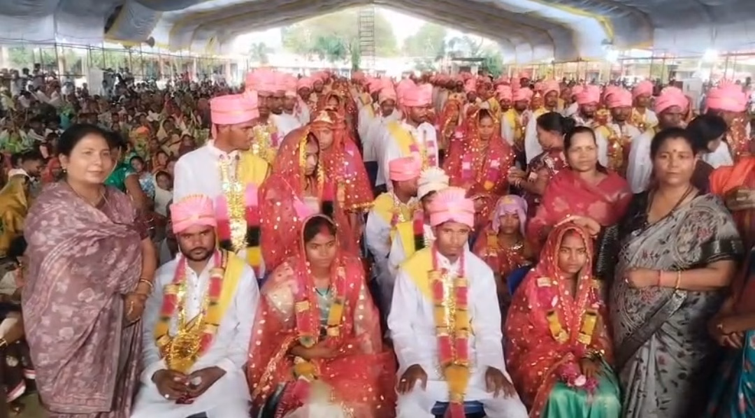 Mass marriage ceremony organized under Chief Minister Kanya Vivah Yojana.