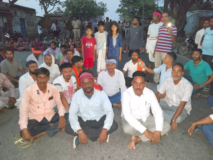 Villagers blocked NH-218 demanding compensation and action.