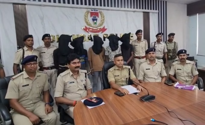 Dhanbad Police bust bike-lifting gang; 5 criminals arrested.