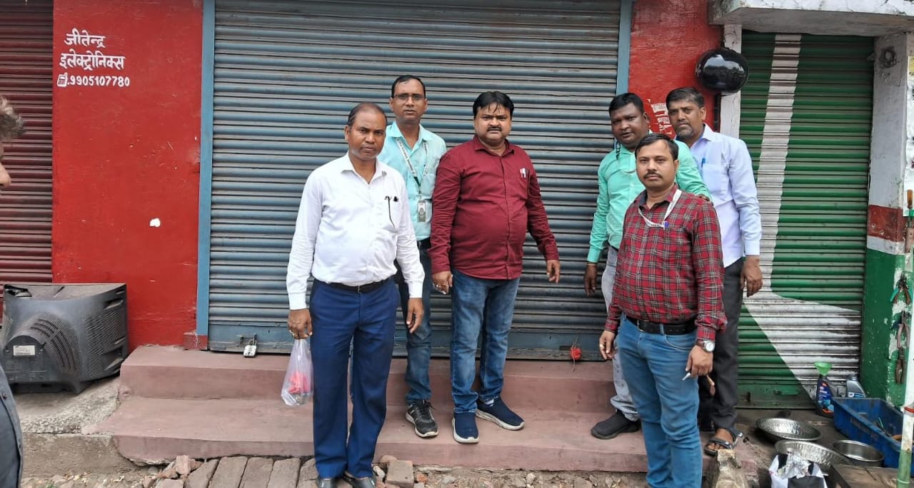 Action on defaulting shops of Zilla Parishad Dhanbad, three shops sealed