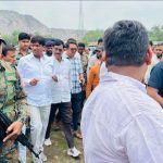 MP Dhulu Mahto inspected the land subsidence-affected area of ​​Chhatabad in Katras.
