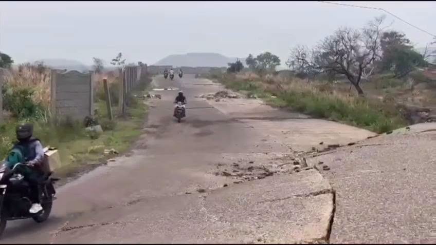 After Kendua, a major hazard has now emerged on the Jharia-Sindri-Baliapur main road; a ₹44-crore road has caved in within just one year.
