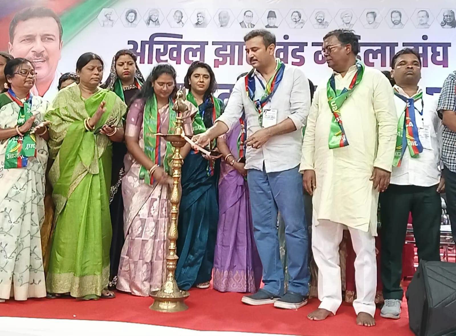 The state-level convention of the Akhil Jharkhand Mahila Sangh concluded in Ranchi.