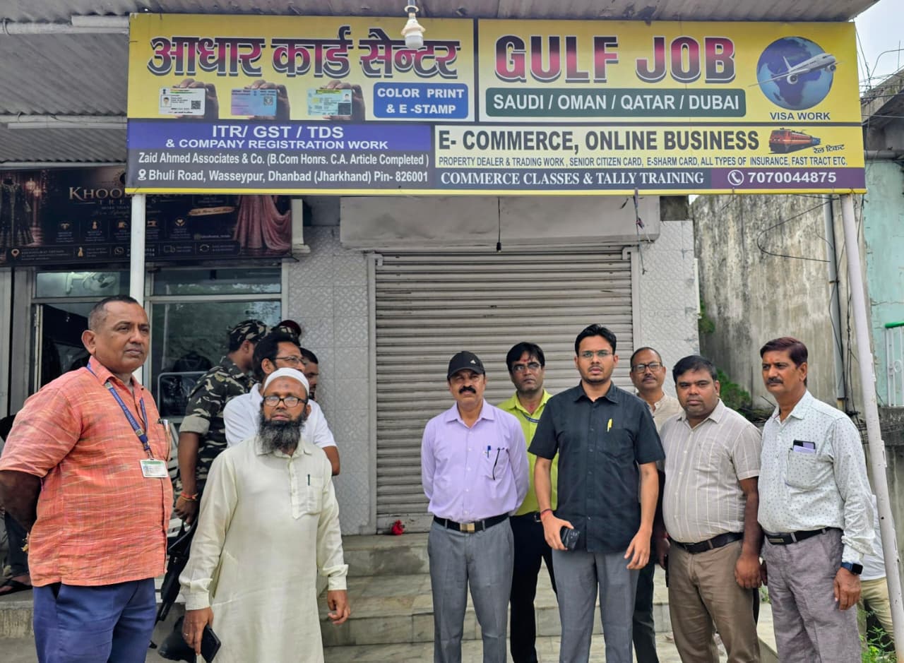 Major action by SDM in Wasseypur: 'Gulf job' cyber café sealed for filling out SIR forms in exchange for money.