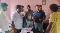 East Tundi Circle Officer Suresh Prasad Barnwal inspected the SIR work and issued strict instructions.