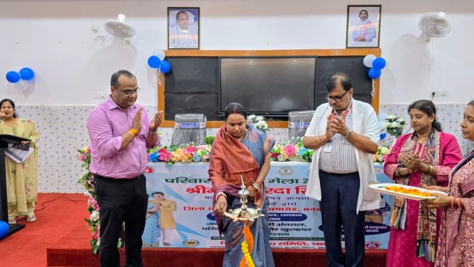 'Family Welfare Fair' launched at Sadar Hospital; Zila Parishad Chairperson Sharda Singh inaugurated the event.