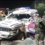 Hazaribagh police vehicle returning from Maithon collides with stationary trailer: One jawan killed, three critically injured.