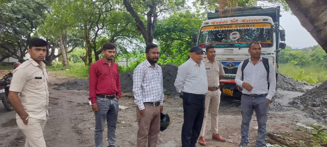 2.5-acre government pond in Jiyalgoda freed from the clutches of land mafias; Hyva truck seized, FIR registered.