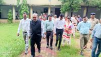Divisional Commissioner inspected polling booths in Maithon and Nirsa; directed officials to focus on digitization.
