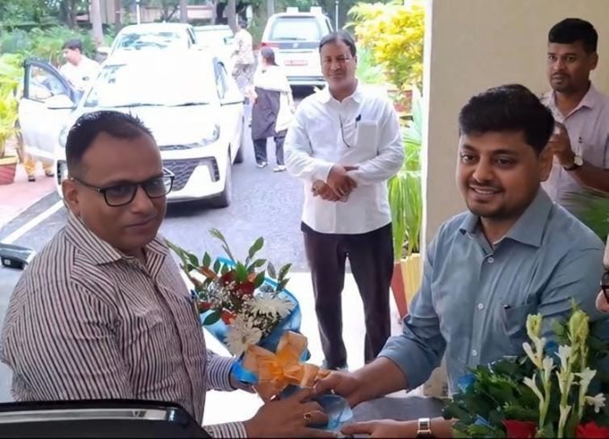 Arrival of Rahul Kumar Purwar, Principal Secretary of the Department of Higher and Technical Education, in Dhanbad.
