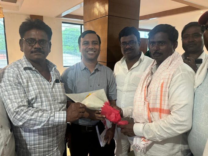 JCMU felicitates veteran labor leaders.